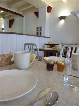 Le Petit Hotel 2*