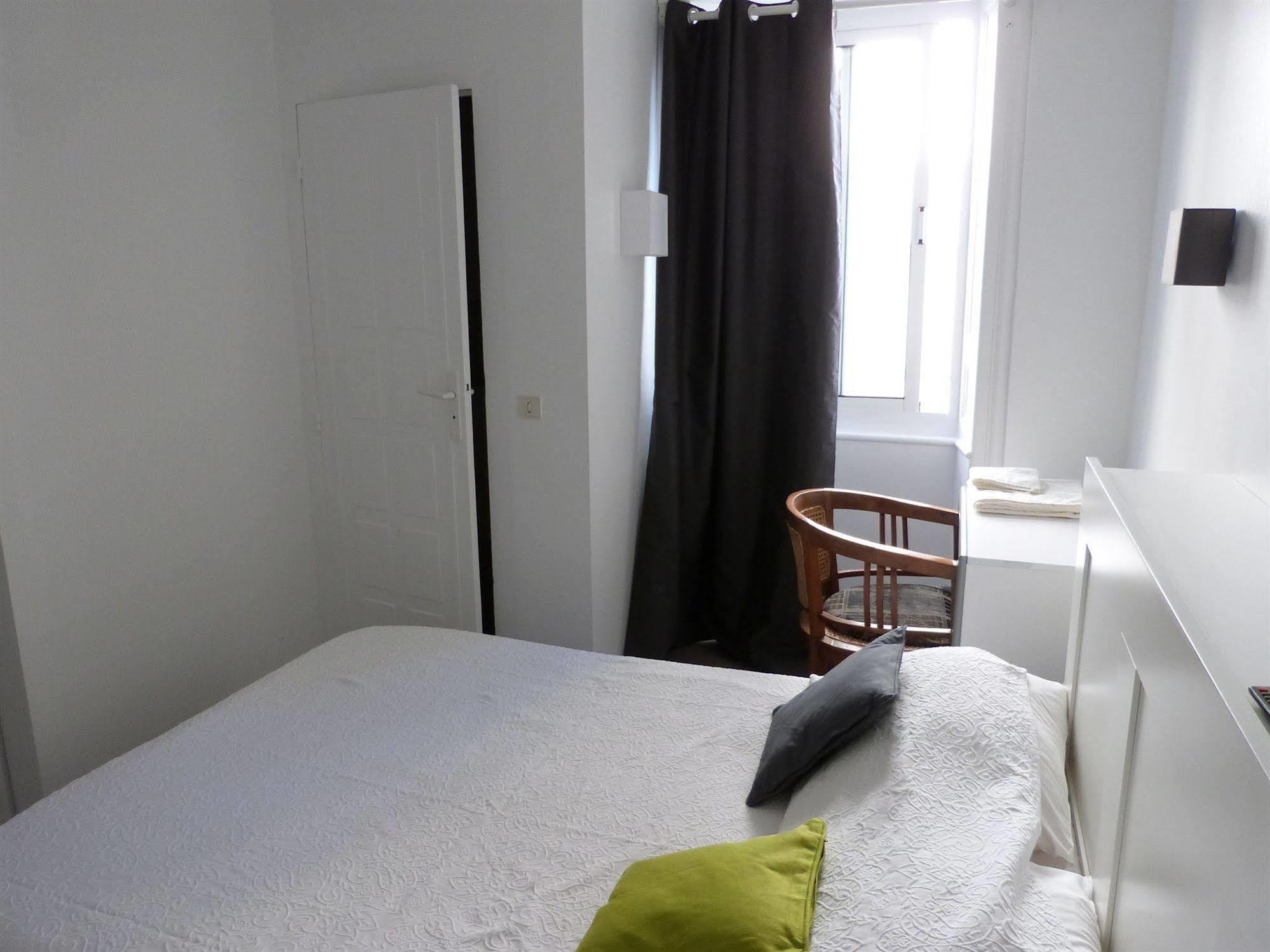 Le Petit 2* Biarritz
